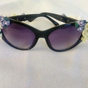 NWOT Black Floral Sunglasses